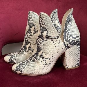 Snake Skin Steve Madden Boot Heels
